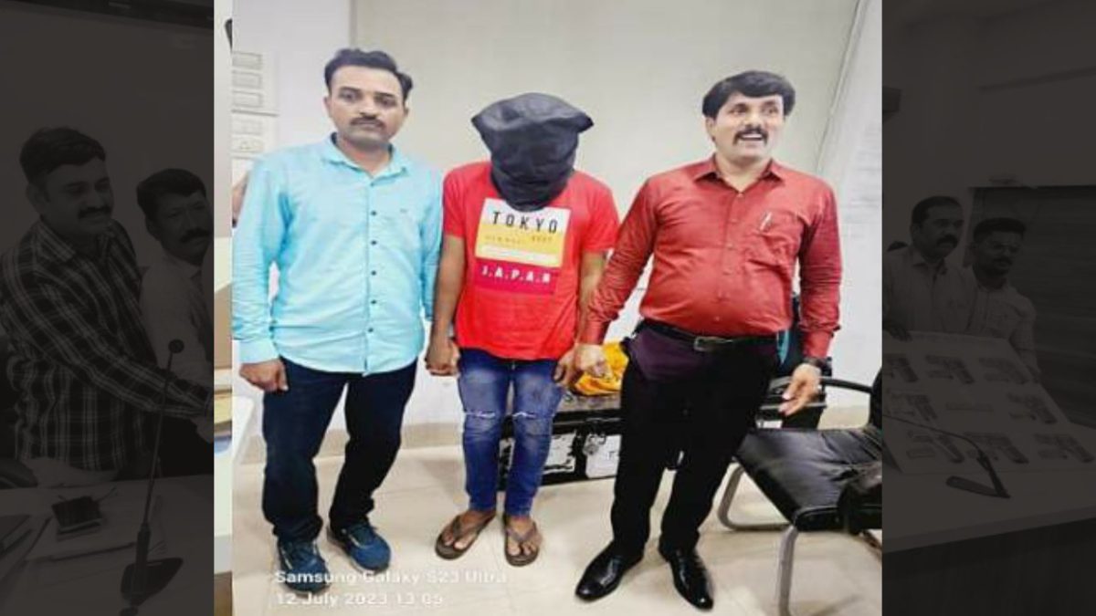 हथियारों का, जखीरा,