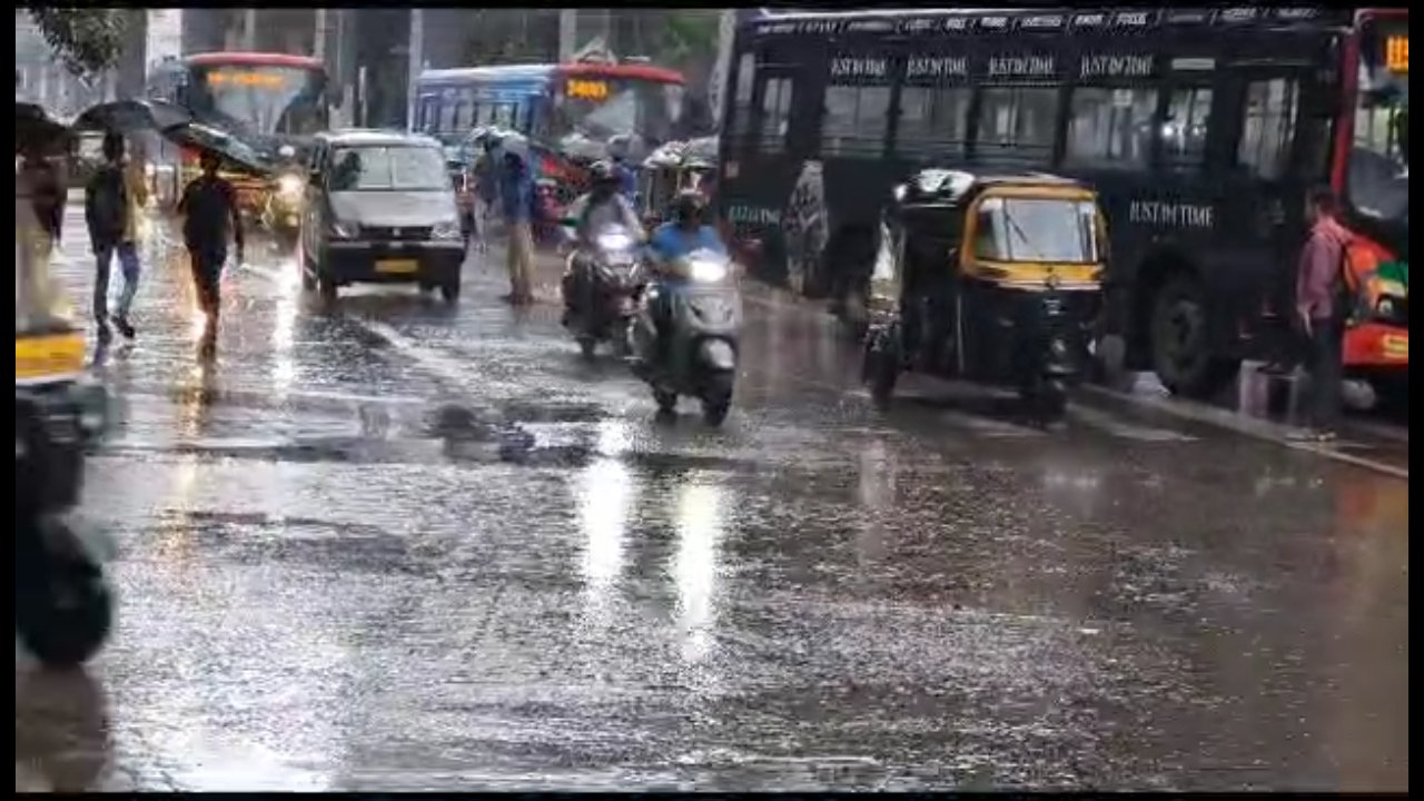 मुंबई में मानसून ने दी दस्तक, गर्मी से बेहाल लोग, यलो अलर्ट जारी