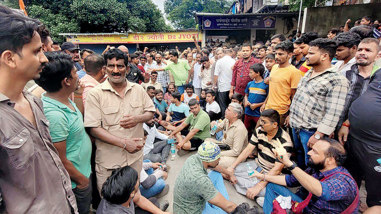 Mumbai: महिला पुलिस कांस्टेबल से छेड़छाड़ में नाबालिग गिरफ्तार