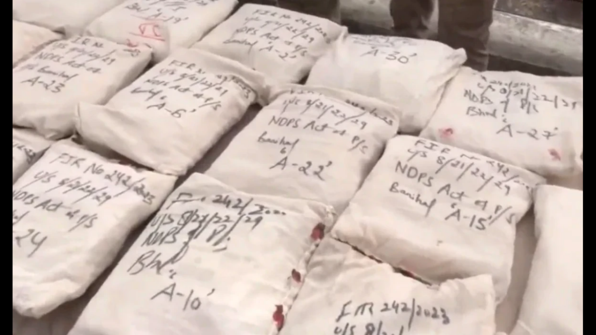 Mumbai airport kokeen drugs Smuggling case latest news photo 