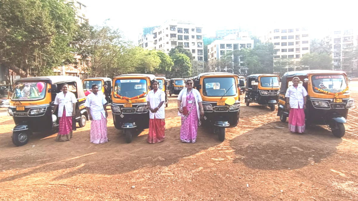 autorickshaws-distributed-in-Mumbai-now-women-will-drive-rickshaws-for-passengers