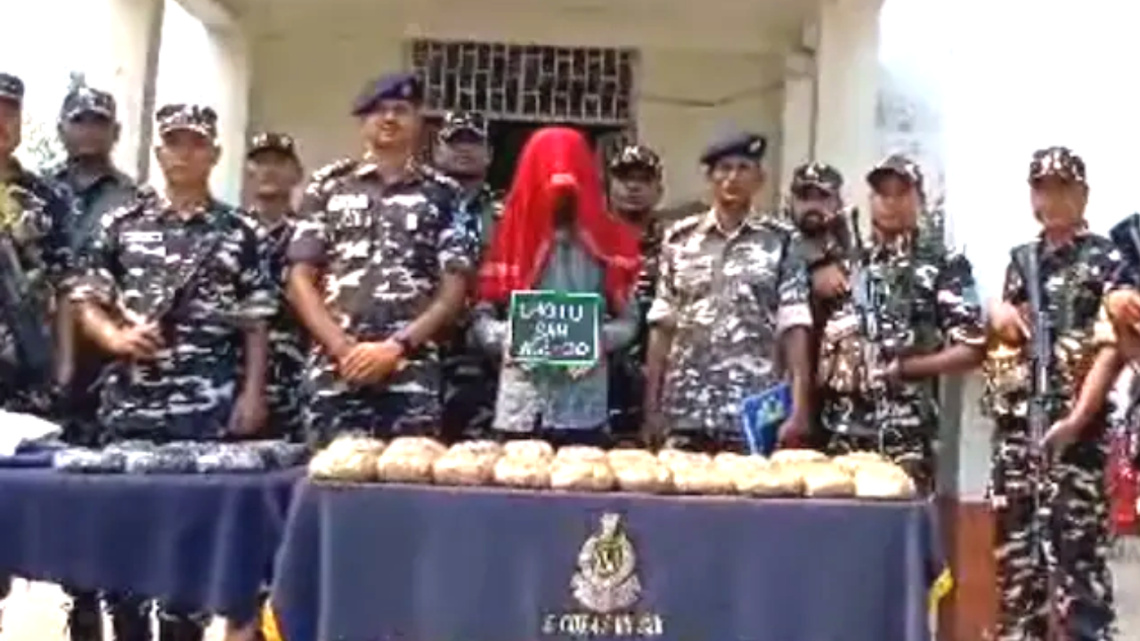 लाल गमछा डाले घूम रहा था, बैग में ठूस-ठूस कर रखे थे ’52 करोड़’, असलियत जानकर हैरान रह जाओगे ..