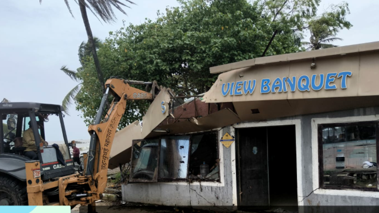 मुंबई BMC ने की फिर एक बार बड़ी कार्रवाई। बोरीवली में तोड़ा 40 अवैध निर्माण