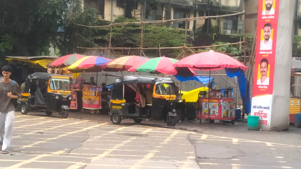 Kandivali-East-residents-are-worried-about-illegal-hawkers-when-will-action-be-taken-bmc-news
