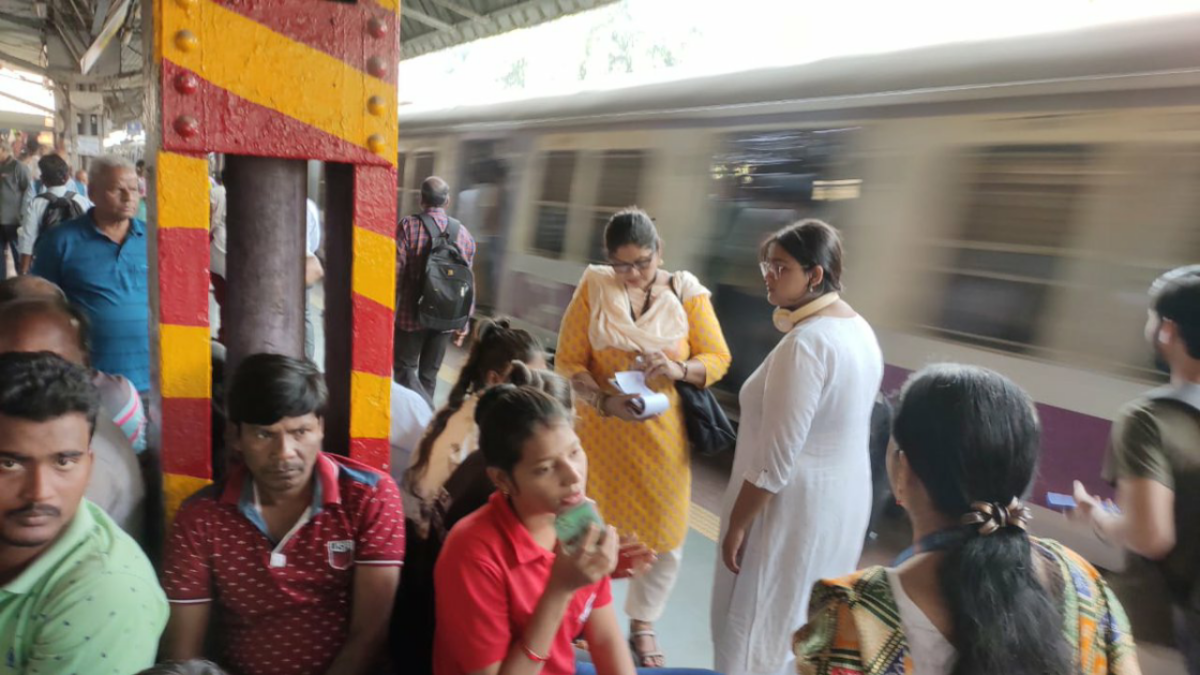 Mumbai-Central-Railway-caught-7-lakh-ticketless-passengers-collected-a-fine-of-Rs-30-crore
