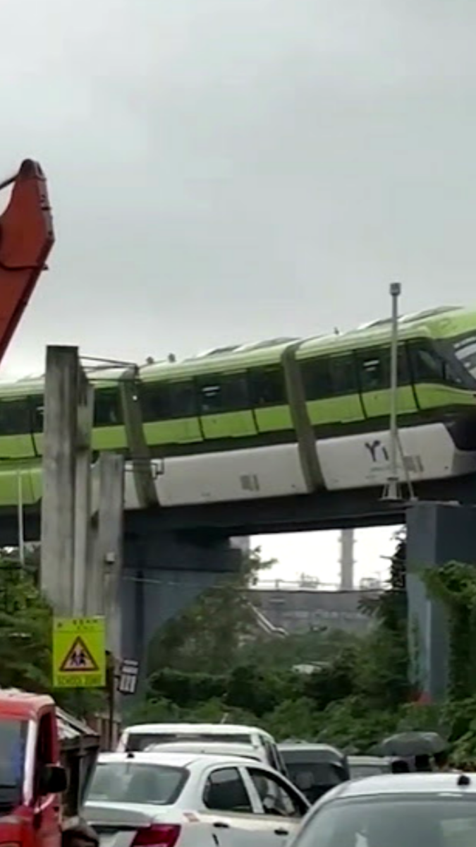 Mumbai-Monorail-closed-near-Wadala