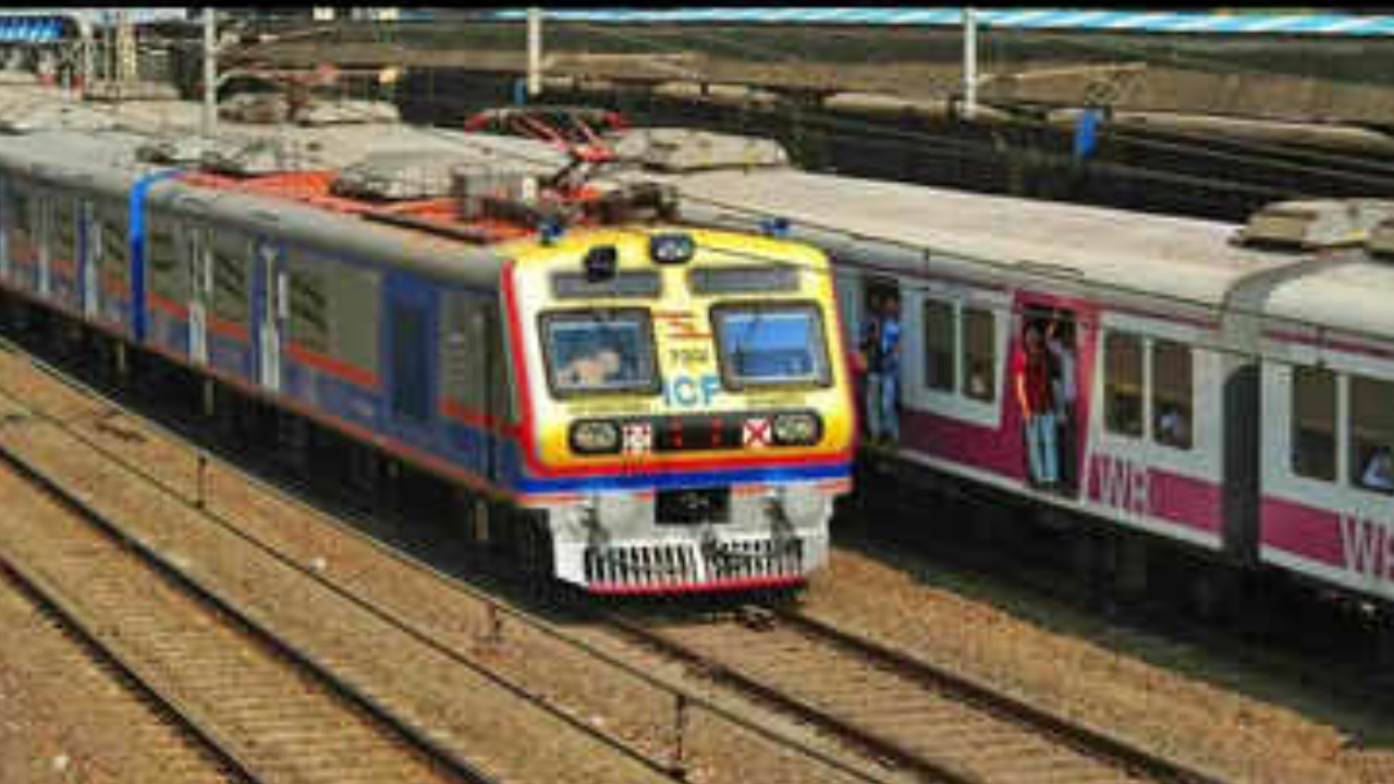 Mumbai News: बोरीवली स्टेशन पर महिला डिब्बे में छेड़छाड़ और स्टंटबाजी, गुजरात का युवक गिरफ्तार
