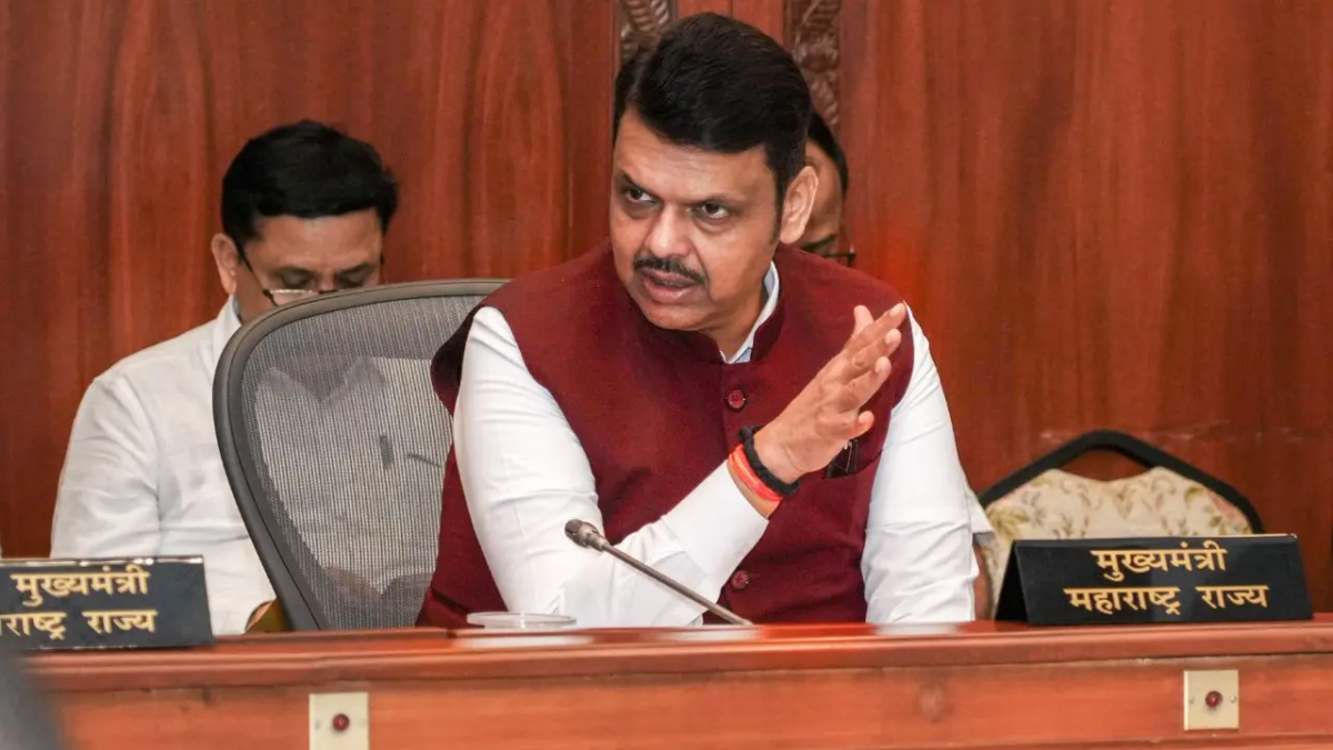 Pod-taxis-will-soon-arrive-in-Mumbai-CM-Fadnavis-makes-a-major-announcement-to-reduce-traffic-and-provide-connectivity