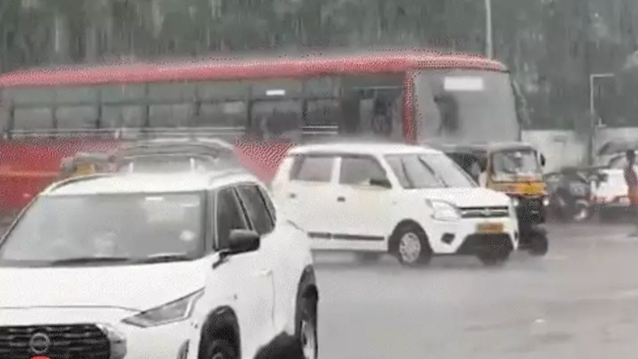 मुंबई में रेड अलर्ट, यूपी के 80 गांव डूबे, राजस्थान से मॉनसून विदा