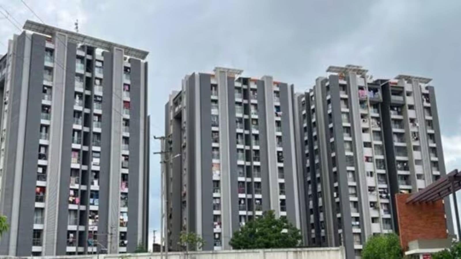 रियल एस्टेट मे लोगों से 100 करोड़ की ठगी! इमारत प्लिंथ पर रुकी