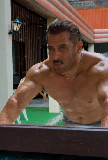 Salman-Khan-shows-off-his-incredible-flexibility-shares-a-fun-stretching-photo-2