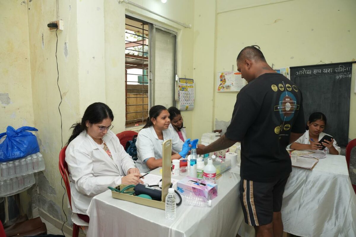 A-grand-health-camp-was-organised-at-Vadar-Pada-in-Kandivali-where-hundreds-of-people-received-free-health-check-ups-3