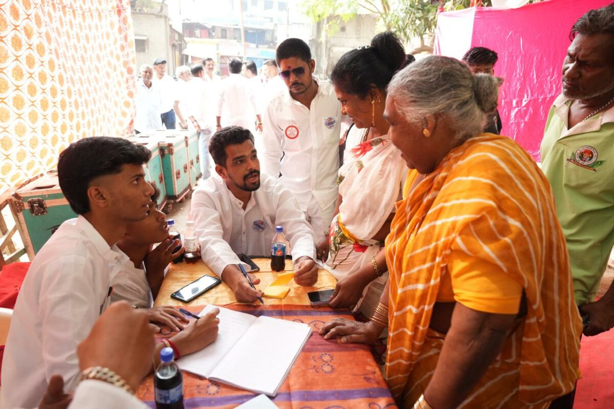 A-grand-health-camp-was-organised-at-Vadar-Pada-in-Kandivali-where-hundreds-of-people-received-free-health-check-ups-5