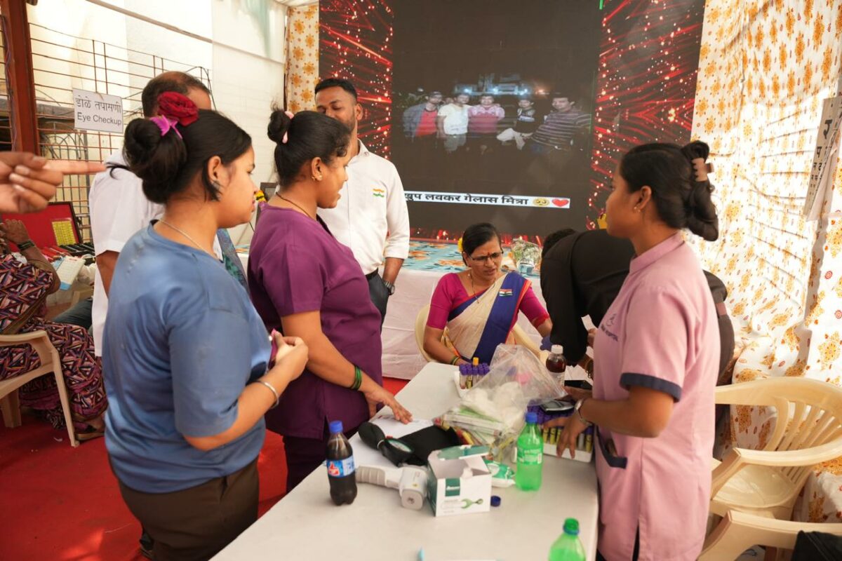 A-grand-health-camp-was-organised-at-Vadar-Pada-in-Kandivali-where-hundreds-of-people-received-free-health-check-ups-6