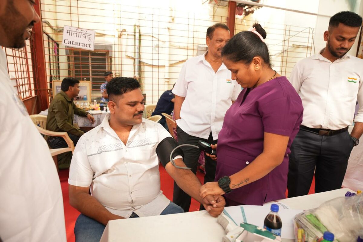 A-grand-health-camp-was-organised-at-Vadar-Pada-in-Kandivali-where-hundreds-of-people-received-free-health-check-ups-7
