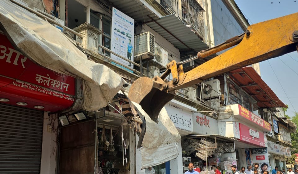 कुर्ला में BMC की बड़ी कार्रवाई, 71 अवैध निर्माण ध्वस्त
