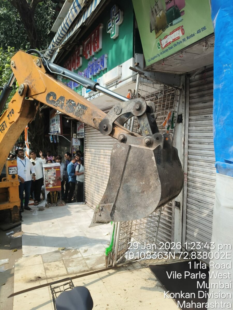BMC-takes-strict-action-on-Andheri-Irla-Road-removes-200-illegal-hawkers-news