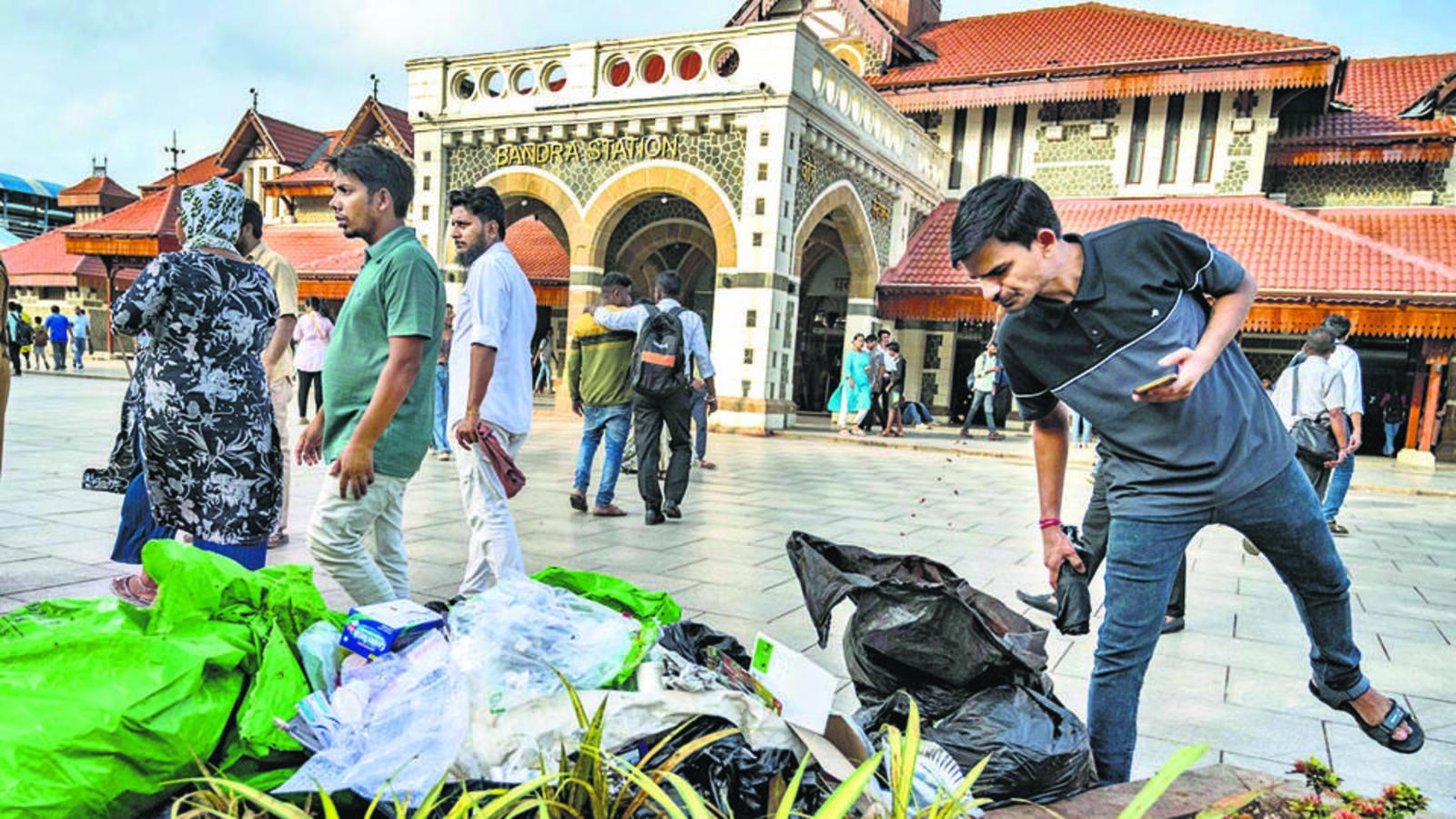 मुंबई में थूकने पर ₹250 और कचरा फैलाने पर ₹500 जुर्माना, BMC ने जारी किए नए स्वच्छता नियम