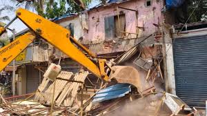 Goregaon में BMC की बड़ी कार्रवाई, 13 अवैध दुकानों पर चला बुलडोजर
