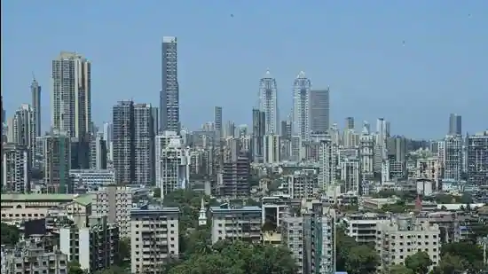 Redevelopment Case में Builder को झटका: अधूरी बिल्डिंग पर Refund नहीं मिलेगा – Bombay HC