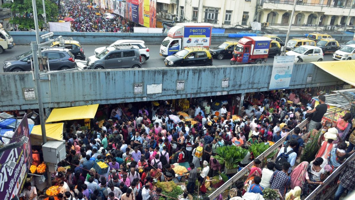 Mumbai: hawkers पर कार्रवाई या सिस्टम की नाकामी? 12 साल बाद लागू हुआ कानून, अब उठ रहे बड़े सवाल