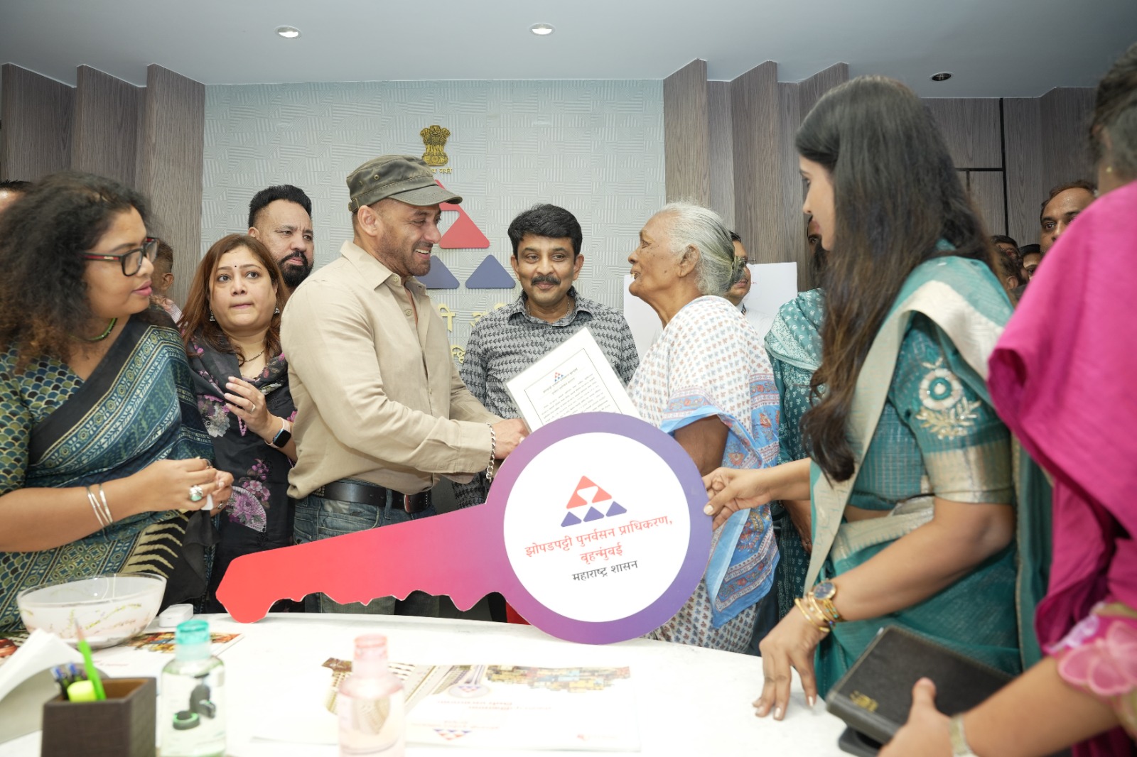 salman-khan-visits-sra-office-mumbai-home-keys-beneficiaries