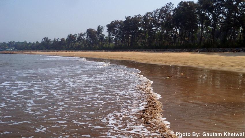 foreign-cargo-ship-stranded-near-manori-gorai-mumbai