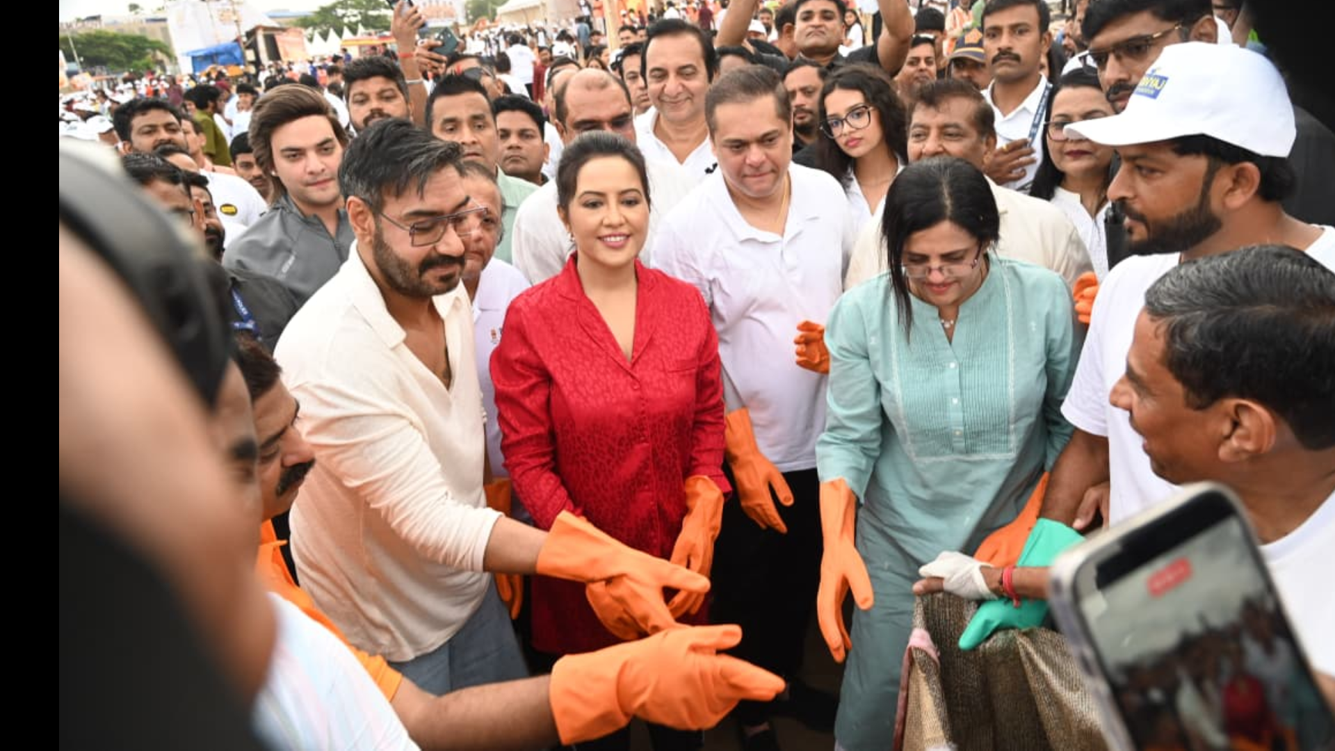 juhu-beach-34-tonnes-waste-sea-shore-shine-2026