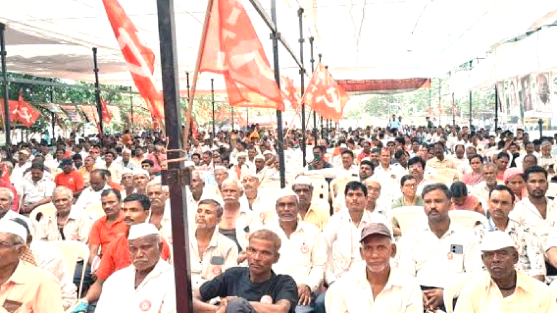 maharashtra-construction-workers-diwali-bonus-protest