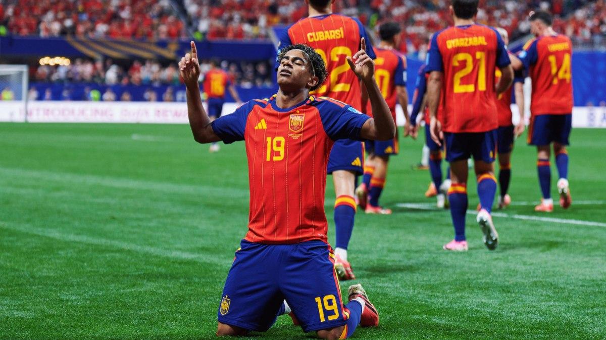 spain-vs-czechia-3-1-yamal-rodri-merino